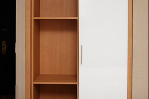 2.クローゼットは荷物収納用に広々スペースを確保