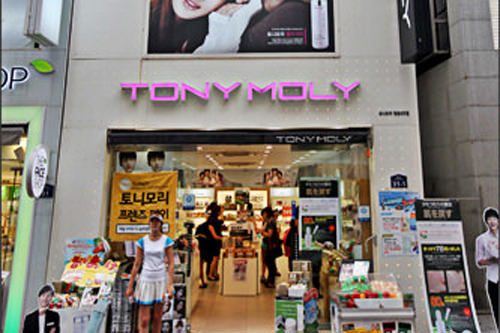 TONY MOLY
明洞1号店・3号店
植物やフルーツ成分配合の自然派コスメ。カタツムリや毒蛇シリーズも。
【ホテルから徒歩3~6分】