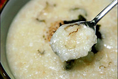 多味粥
辛い韓国料理を食べた翌朝は、刺激の少ないやさしい味わいのお粥で胃を休めよう。
【ホテルから徒歩7分】