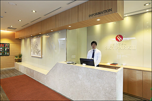 1階のインフォメーションでは
荷物の一時保管も