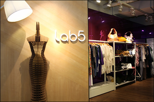 Level 5
NOON SQUARE5階に、若手デザイナーショップが大集合。
【ホテルから徒歩4分】