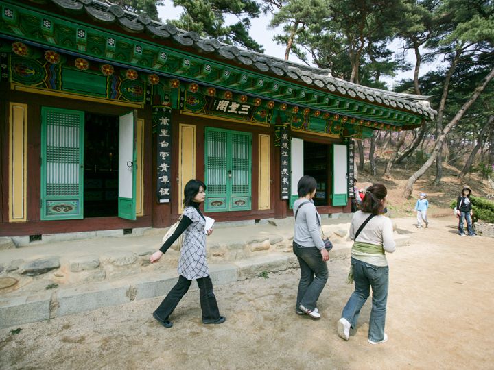 道教と仏教の交わりを示す三聖閣