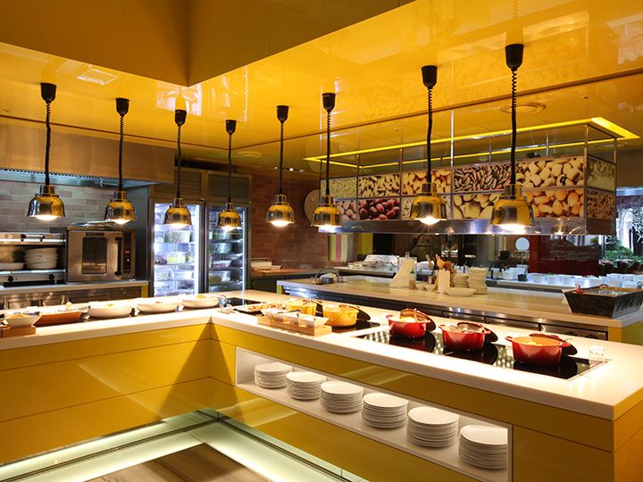 広々としたオープンキッチン