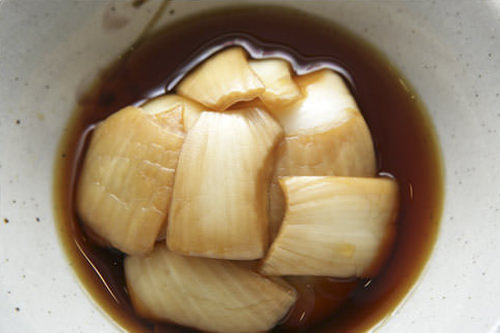 漬物を意味する절임(チョリム)は
절이다(チョリダ、漬ける)から来ている