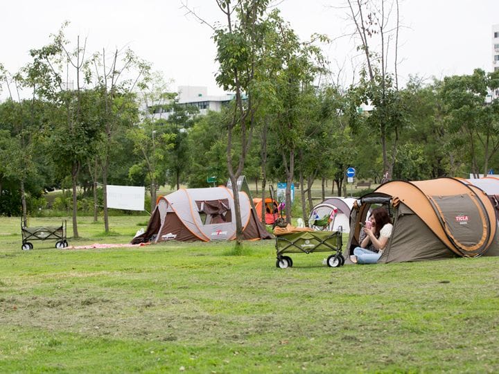 チキン 1箱 25,000ウォン
ビール 1缶 3,000ウォン
テント2人用セット 4時間17,000ウォン
(ブランケット、テント、レジャーシート、ウエットティッシュ、水)
※価格は目安