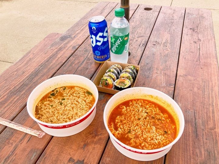 ラーメン 1袋4,000ウォン
生卵 1個700ウォン
※価格は目安