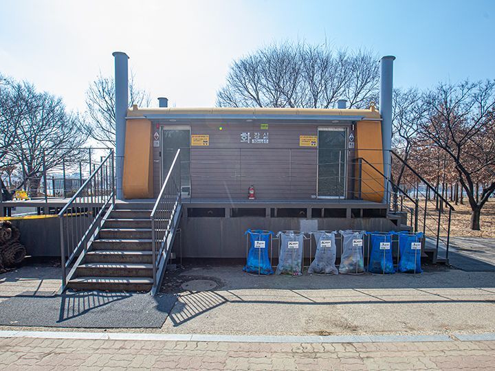 漢江公園内のトイレ