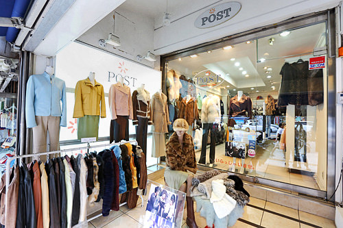 POST(梨泰院)
イタリア・スペイン産の上質な羊皮を取扱い。商品は日本までEMSで無料配送。