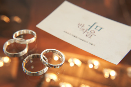 パンジマウル弘大店
イニシャルや誕生石を入れて思い通りにデザイン。恋人同士のカップルリングや友達とおそろいの指輪を作ってみませんか。