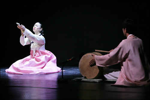 パンソリ | 韓国の伝統芸能 | 韓国文化と生活｜韓国旅行「コネスト」