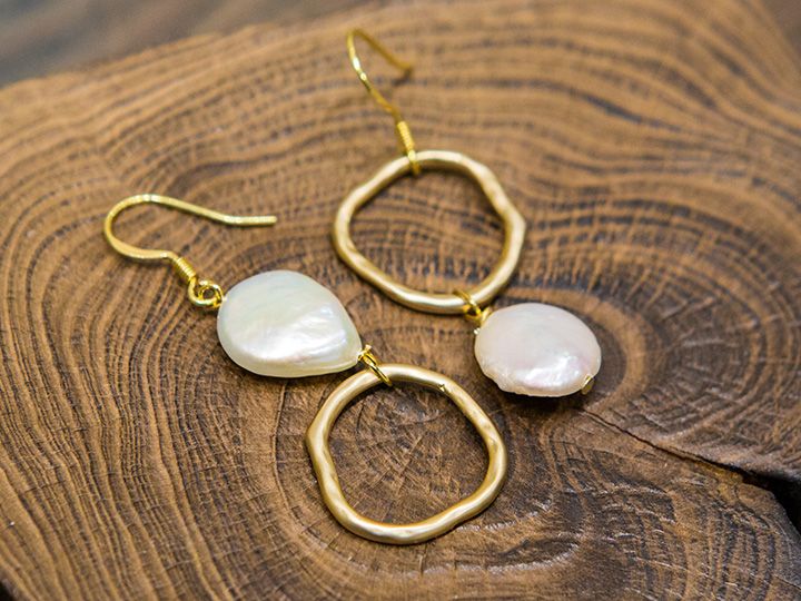 アシンメトリーバロック真珠ピアス
30,000ウォン