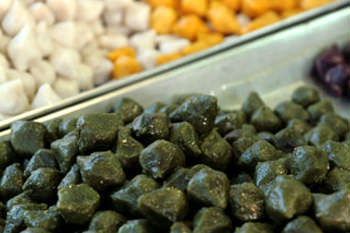 「ソンピョン」は餅屋で購入したり、秋夕前日に家庭で作るなど様々