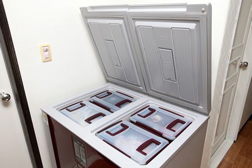 キムチ冷蔵庫
キムチ専用の冷蔵庫。長期保存だけでなく、熟成具合の調節も可能。新婚さんがまず買う家電だとか?