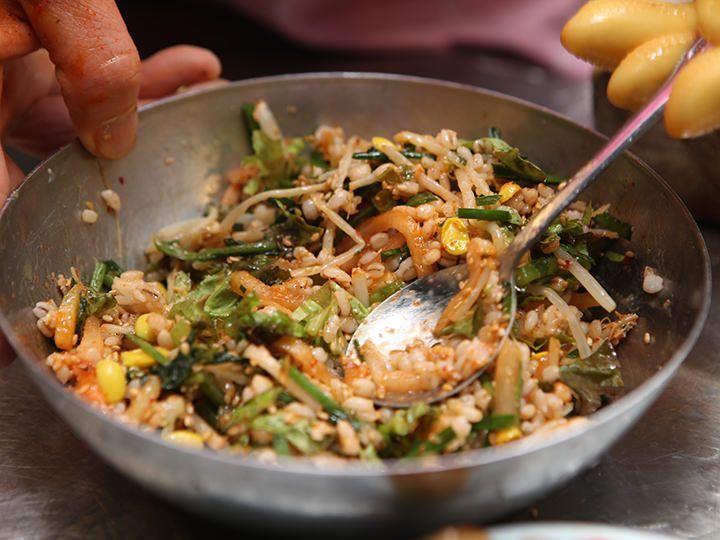 ぐるぐる混ぜると、味が合わさって美味しくなるのだとか