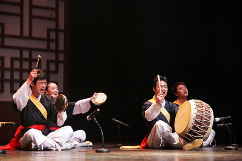 サムルノリ | 韓国の伝統芸能 | 韓国文化と生活｜韓国旅行「コネスト」