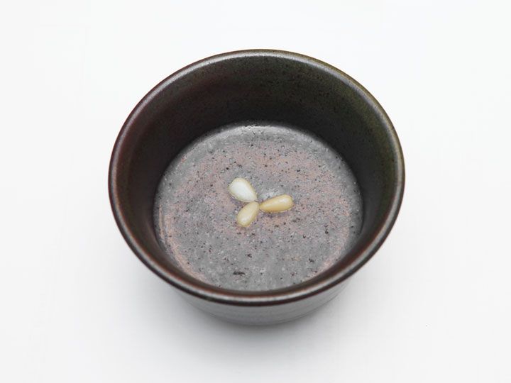 季節の粥 (写真は黒ゴマ)