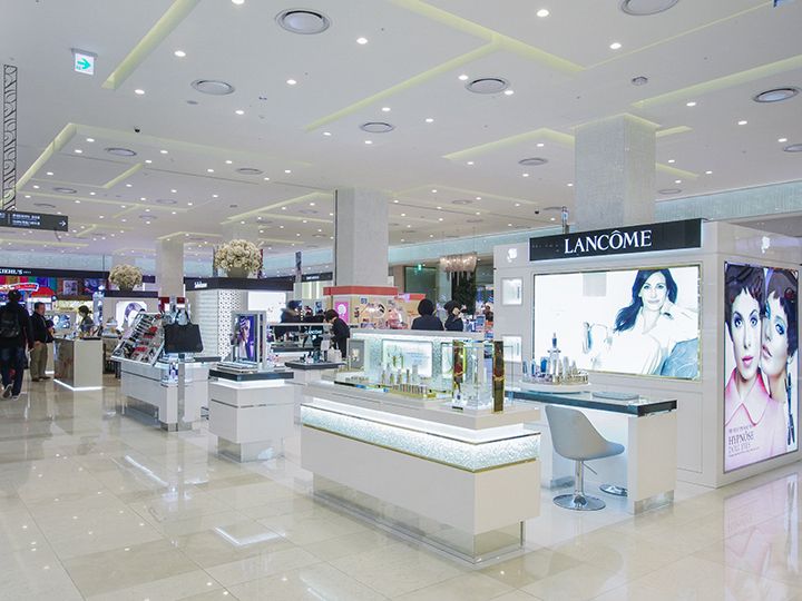 1階:海外ブランド、コスメ