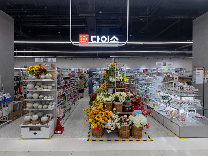 ダイソー(地下1階)