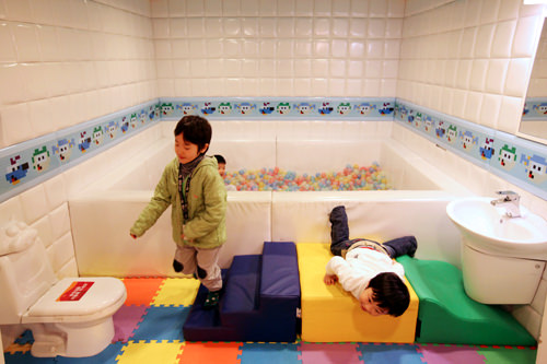 ウルバノハウス(3階)
満3歳未満の子どもたちと、保護者が入場可能。