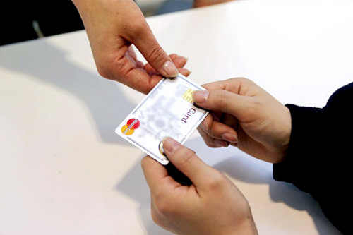 手数料は約1.6%、レート換算日は2~4日後!