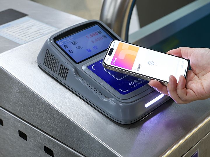 iPhone一台で地下鉄・バスが利用できる