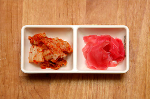 箸休めにキムチやしょうがを