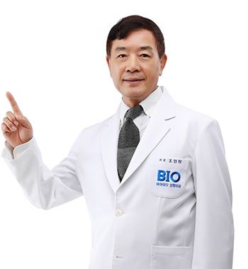 チョ・インチャン院長
・延世大学 卒業
・セブランス病院 整形外科過程終了
・医学博士学位取得
・バンドアイ整形外科 院長
・米国アトランタ paces clinic 研修
・大韓整形外科 開業医協会 会長
・大韓美容整形外科 学会 会長
・延世医学部 整形外科 外来教授
・抱川医学部 CHA病院 客員教授