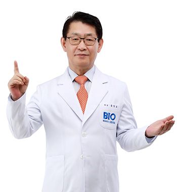 ホン・ソンピョ院長
・慶煕大学医学科 医学学士
・慶煕大学大学院 整形外科修士
・慶煕大学大学院 整形外科博士
・慶煕大学 付属病院 インターン レジデント
・順天郷大学 専任講師
・慶煕大学医学部 臨床講師
・慶煕大学医学部 助教授
・米国ワシントン医学大学 交換教授
・慶煕大学医学部 副教授 課長
・ジュヨプオキムス整形外科 院長
・ホンエ整形外科 院長
・大韓医師協会 トンシン・スミスクライン・ビチャム 学術賞
・大韓整形外科学会 最優秀論文賞
・慶煕大学 コファン医学賞
・外交通商部 功労賞
・大韓整形外科学会 優秀発表賞