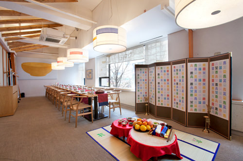 落ち着いた雰囲気の
韓定食店を貸し切って開催