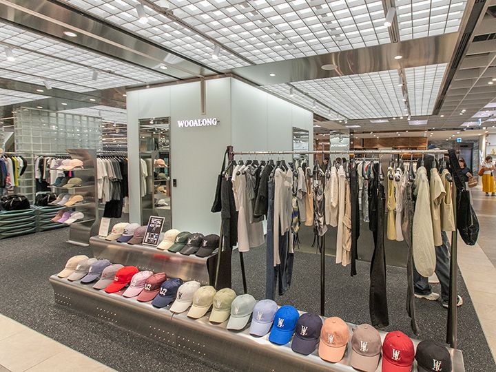 「WOOALONG(ウアロン)」
韓国の芸能人も愛用しているストリートブランド。「WAL」の文字がデザインされたロゴが特徴