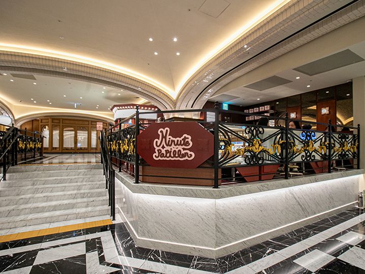 「Minute Papillon(ミニュート・パピヨン)」
狎鴎亭(アックジョン)ロデオ通りで行列ができる有名なチュロスカフェ。イートインスペースがあるので店内で食べられ、空いている時間はオープン直後が狙い目。