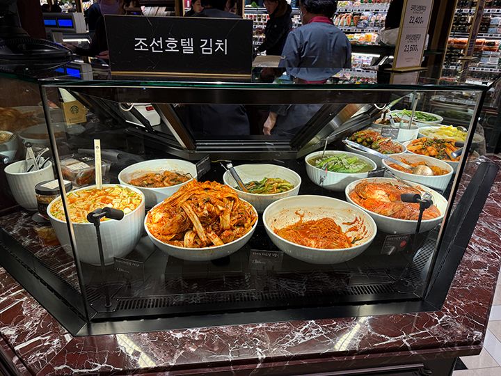 人気の「朝鮮ホテルキムチ」は量り売りもパッケージ型も両方あり