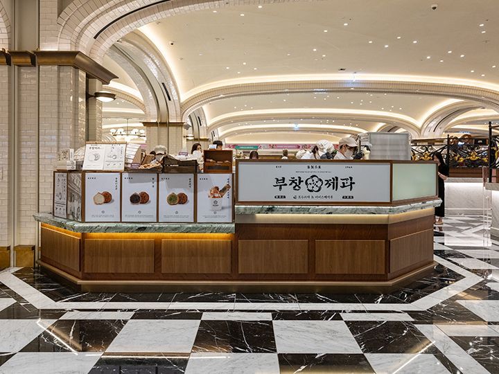 「富昌製菓(プチャンチェグァ)」
俳優イ・ジャンウがプロデュースしたホドゥクァジャ(クルミ饅頭)の専門店。ギネスブックを達成する程、飛ぶように売れています!