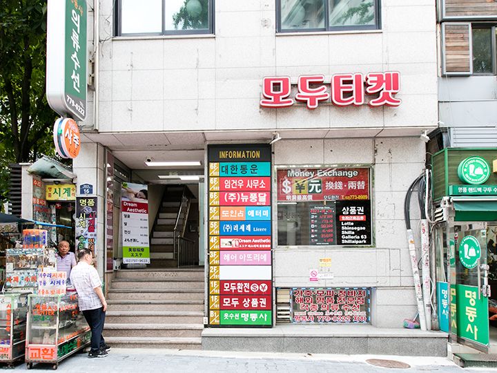 店舗はビルの4階(エレベーターあり)