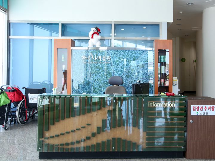 受付ではベビーカー、車椅子のレンタルも可能