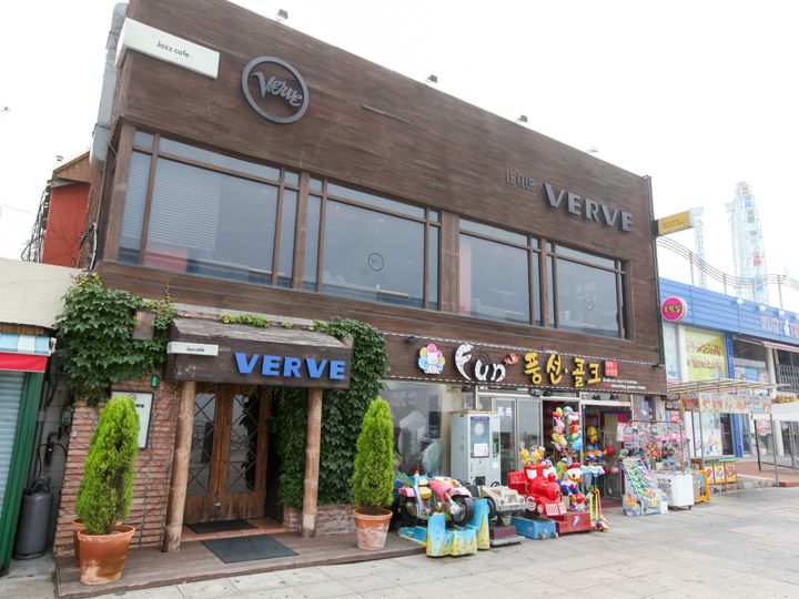 有名レーベルの名前を冠したJAZZ喫茶