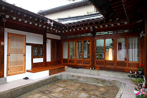 韓屋造りの宿では別途フロントがない場合も