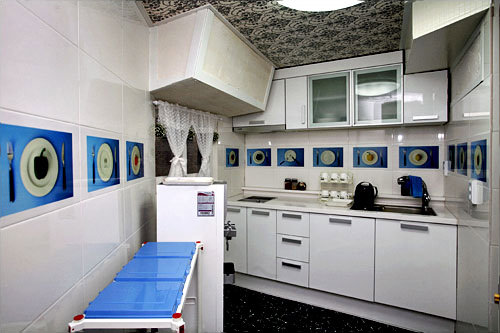 キッチンは譲り合って使いましょう