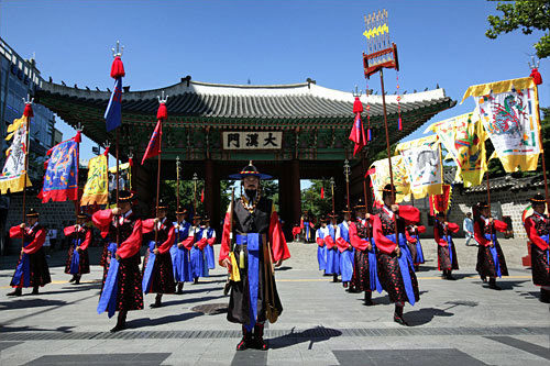 韓流旅行 韓国旅客船沈没、不明290人超 救助は164人 - 日本経済新聞