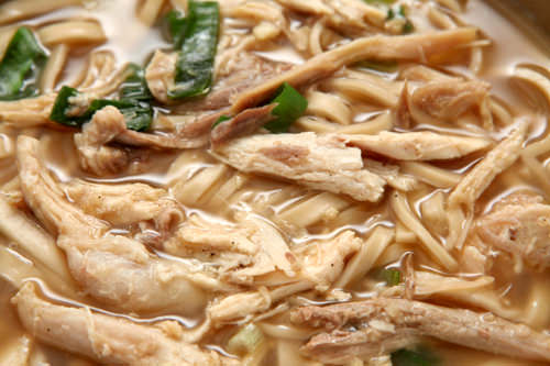 「韓国手打ち麺 鶏ダシ(タッカルグクス)」