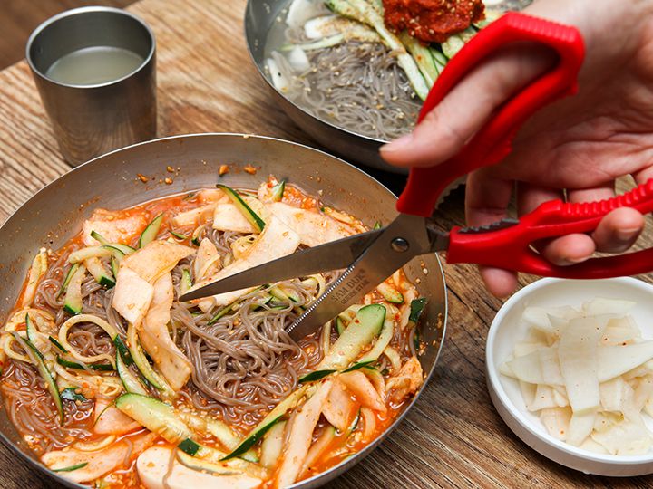 食べやすい長さに切って食べましょう