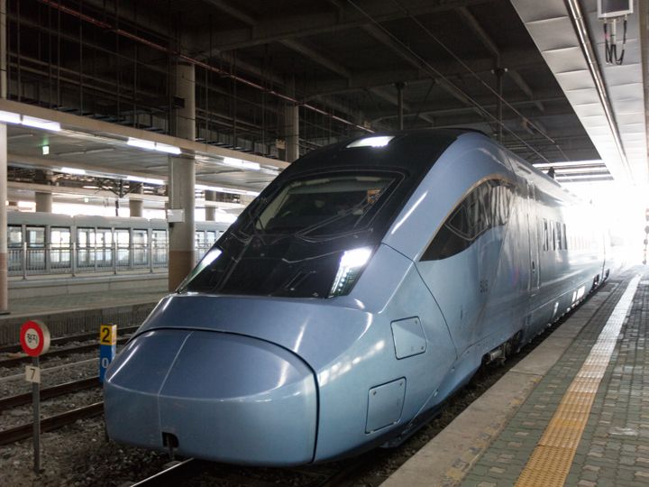 KTX-イウム
中央線の開通にともない、韓国が単独で製作した
初の商業用準高速鉄道車両