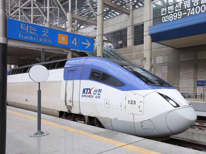 KTX-山川
座席の回転など「KTX-I」を改善した車両