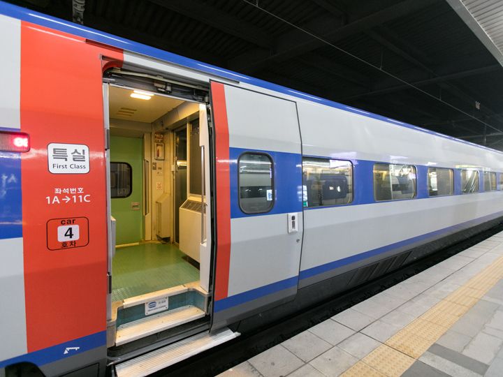 上がり口が高いため、車椅子のままの乗降や荷物がある時は大変