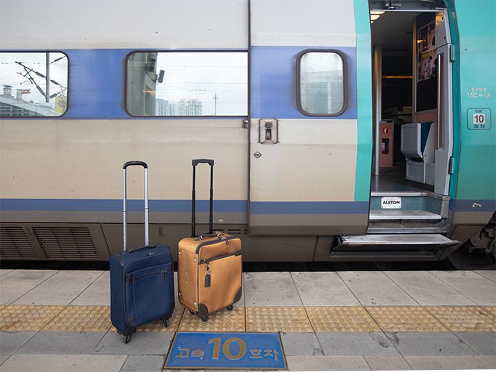 号車(韓国語で호차、ホチャ)は
ホームの足元表示を参考に。
ホーム頭上にも表示あり