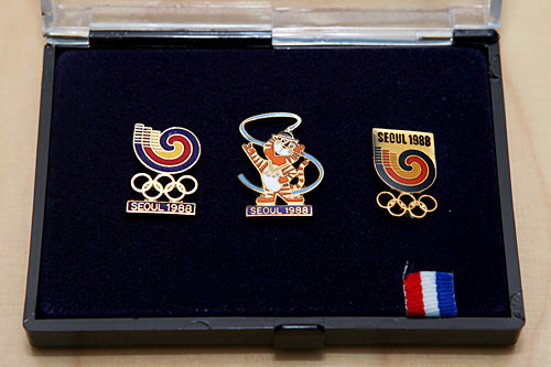 ソウルオリンピック記念ピンバッジセット
(3つ入り) 9,000ウォン