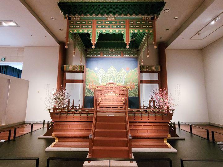 JHOPEが座った玉座前(1階・朝鮮室)