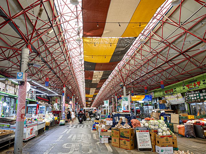 メインストリートのアーケード