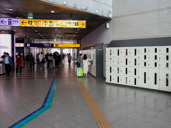 KTXソウル駅のコンコース
2番出口付近のコインロッカー