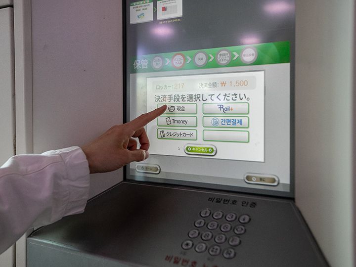 ディスプレイに触れて操作します